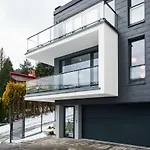 Modrzewiowa 12